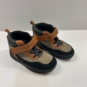 Munchkin by Stride Rite Toddler Boys Tawny casual boots (size 7M)